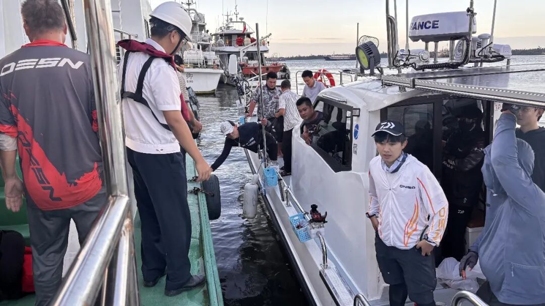 海南东部海域一渔船遇险