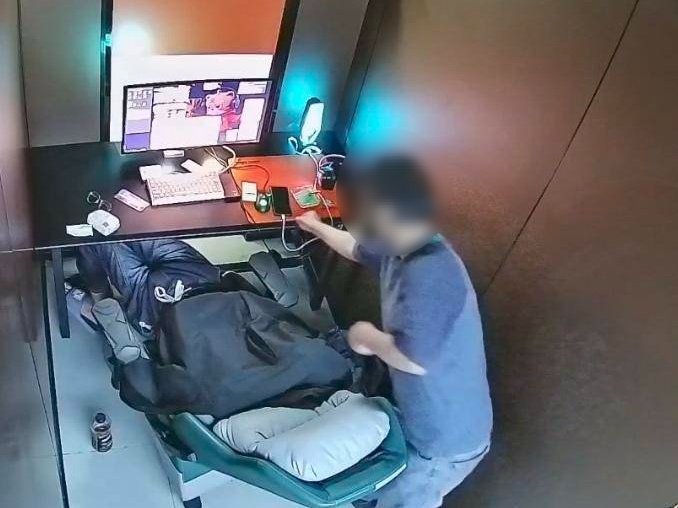 “一觉醒来手机没了,连半包烟也没了!” “一觉醒来手机没了,连半包烟也没了!”