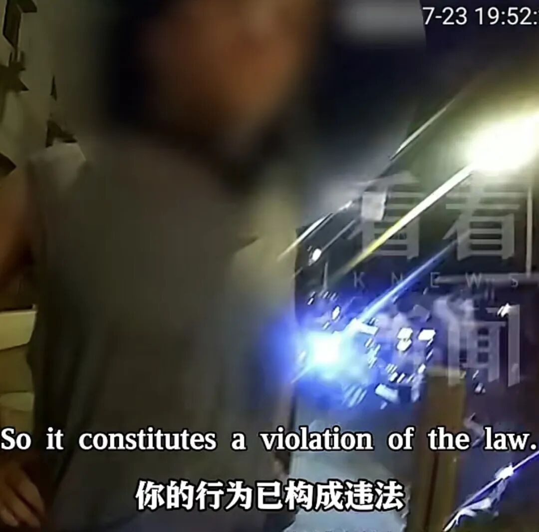 事发上海!外籍男子违法骑行,“00后”交警全英文执法“帅出圈”! 事发上海!外籍男子违法骑行,“00后”交警全英文执法“帅出圈”!