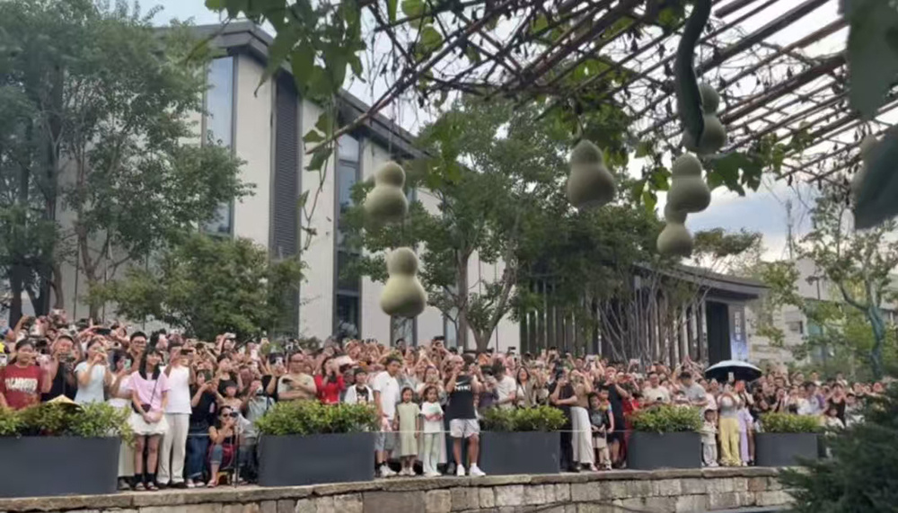 “葫芦娃爷爷”摘了葫芦,绍兴文旅:把安宁与清净还给老人 “葫芦娃爷爷”摘了葫芦,绍兴文旅:把安宁与清净还给老人