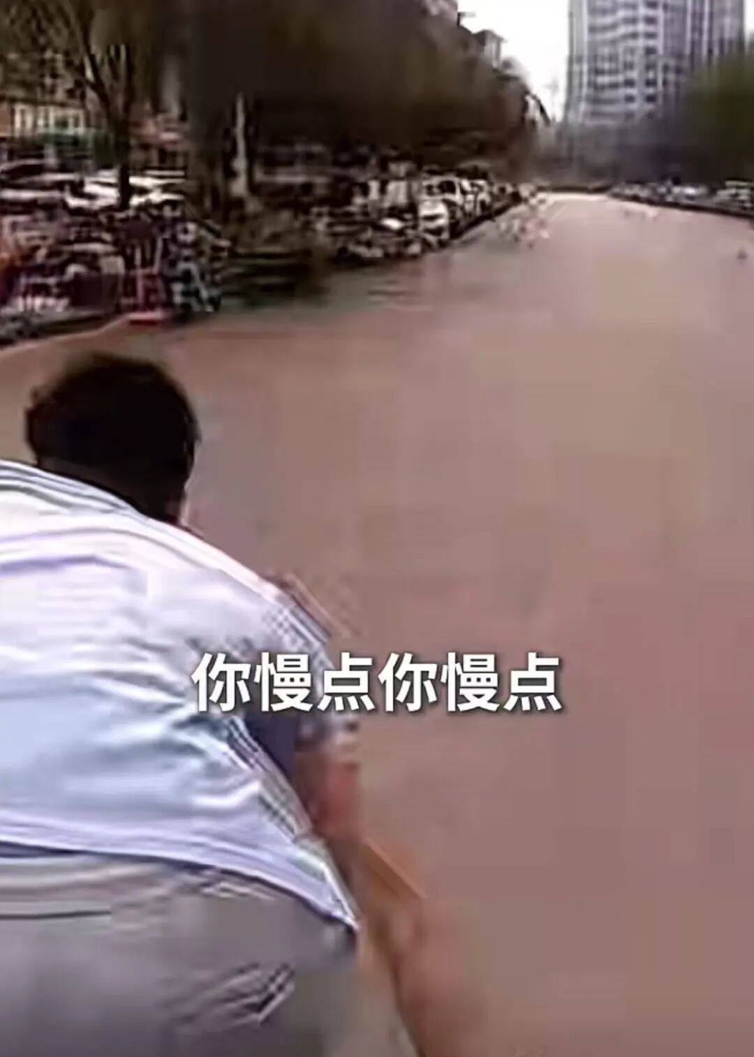 “我没有妈妈了!”男子开车途中得知母亲去世崩溃大哭,民警接过方向盘… “我没有妈妈了!”男子开车途中得知母亲去世崩溃大哭,民警接过方向盘…