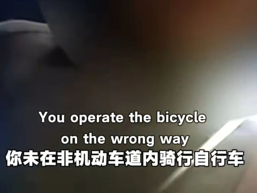 上海街头一幕：外籍男子发生违法行为！00后民警一个做法，全网点赞