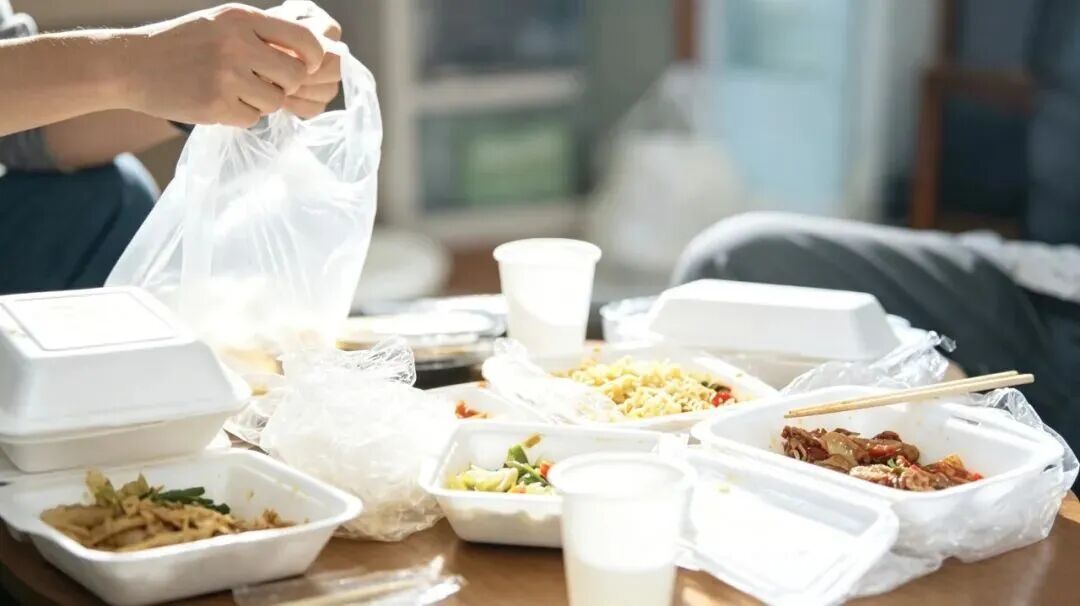 微塑料颗粒可进入大脑!这10大含微塑料的日用品,你要留意哦→ 微塑料颗粒可进入大脑!这10大含微塑料的日用品,你要留意哦→