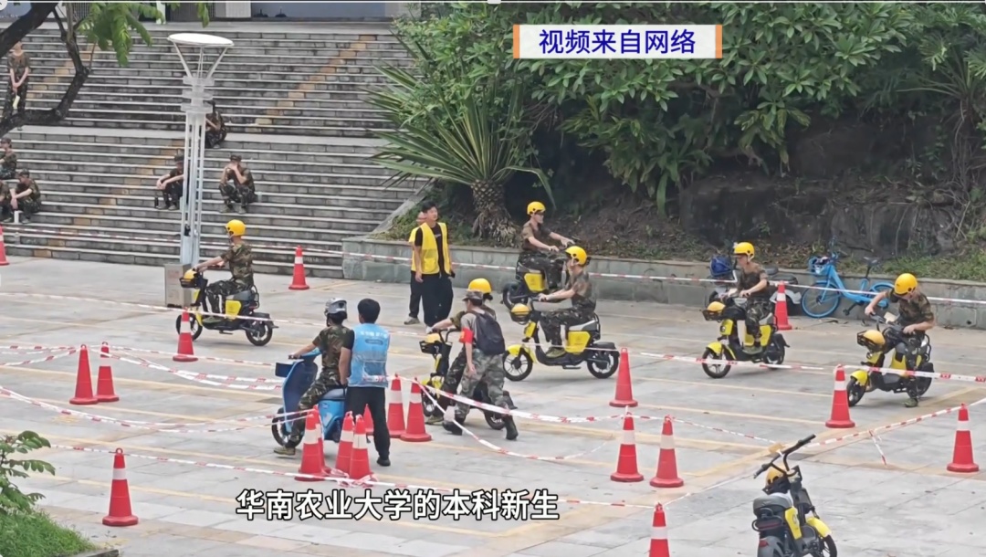 太超前了!广东一大学军训教骑“电鸡” ,学生:很有用、很需要 太超前了!广东一大学军训教骑“电鸡” ,学生:很有用、很需要
