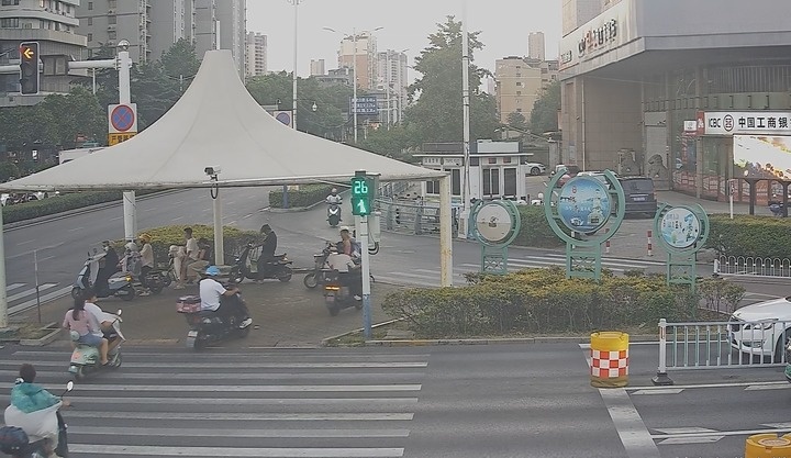 “我没有妈妈了”,男子情绪崩溃大哭无法驾车,将车停在了路中央…… “我没有妈妈了”,男子情绪崩溃大哭无法驾车,将车停在了路中央……