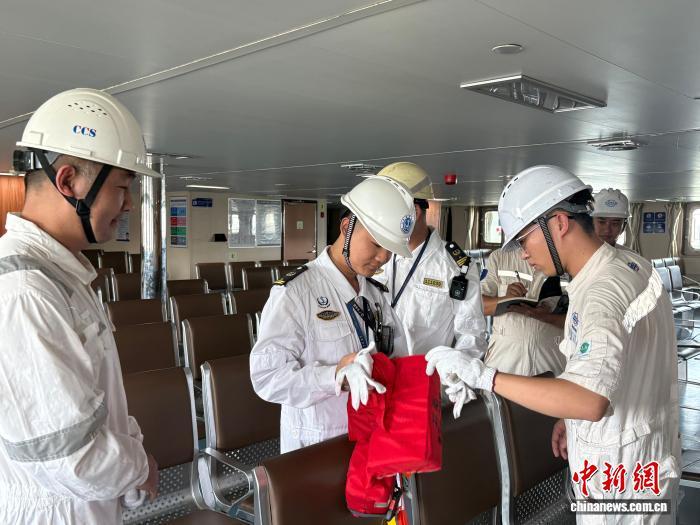 琼州海峡启动国庆假期前客滚船专项安检 琼州海峡启动国庆假期前客滚船专项安检