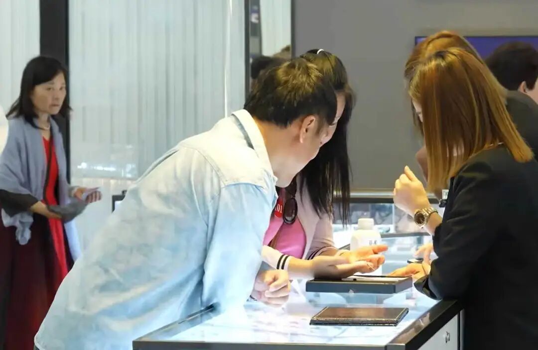 威迫内地旅行团购物,香港一导游及两家旅行社被吊销牌照 威迫内地旅行团购物,香港一导游及两家旅行社被吊销牌照
