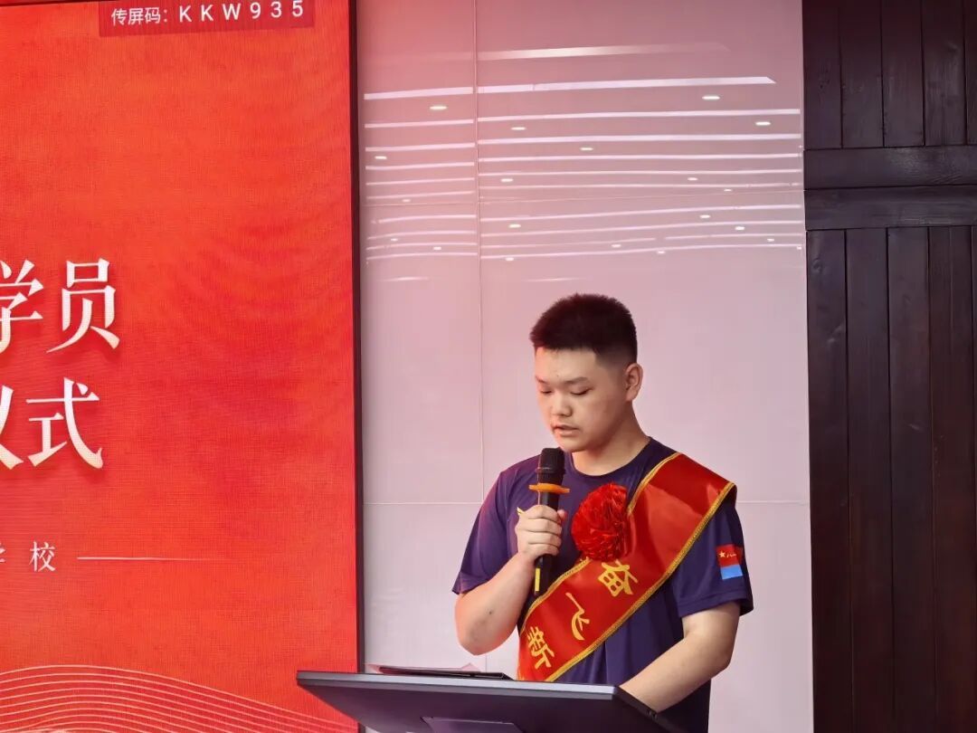 喜报!三名重庆小伙儿入选空军“双学籍”飞行学员,全国仅95个名额 喜报!三名重庆小伙儿入选空军“双学籍”飞行学员,全国仅95个名额