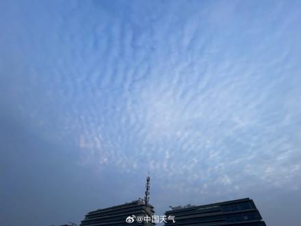 北京天空看起来波光粼粼 北京天空看起来波光粼粼