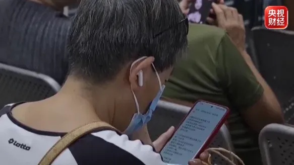 手机“屏幕病”正悄悄透支老年人的身体 手机“屏幕病”正悄悄透支老年人的身体