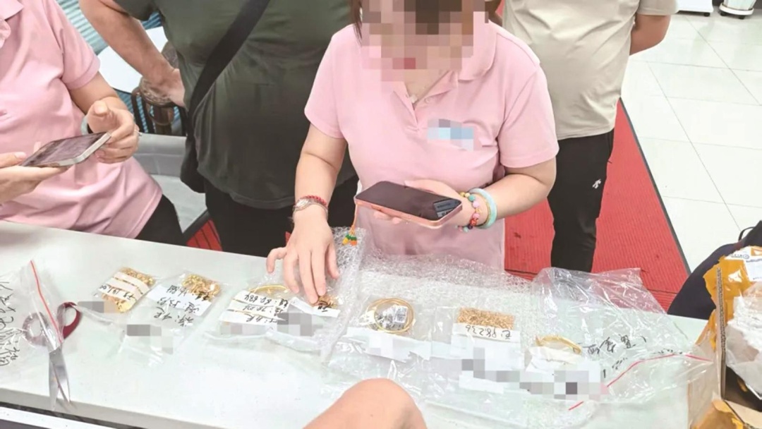 "我们真的赔不起!"快递员不慎弄丢65万元黄金,4天后才发现… "我们真的赔不起!"快递员不慎弄丢65万元黄金,4天后才发现…