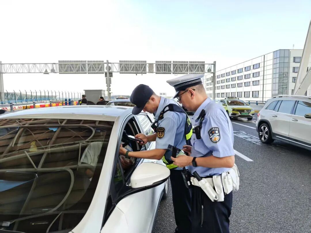 浦东机场被曝“出租车抛客甩客”后,近半年上海专门干了这件事…… 浦东机场被曝“出租车抛客甩客”后,近半年上海专门干了这件事……