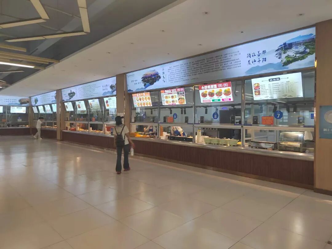 刚开学，阜师大一食堂贴出通知，内容不寻常！