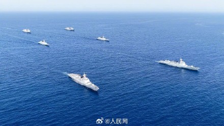 画面极度舒适!海军护航编队斩浪前行 画面极度舒适!海军护航编队斩浪前行