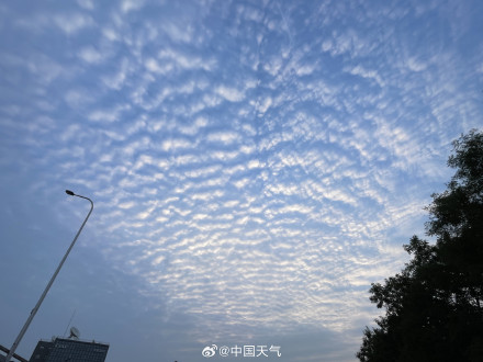 北京天空看起来波光粼粼 北京天空看起来波光粼粼
