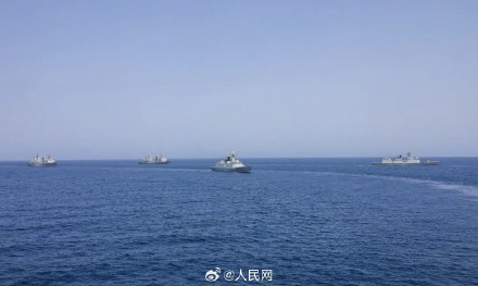 画面极度舒适!海军护航编队斩浪前行 画面极度舒适!海军护航编队斩浪前行