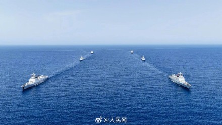 画面极度舒适!海军护航编队斩浪前行 画面极度舒适!海军护航编队斩浪前行