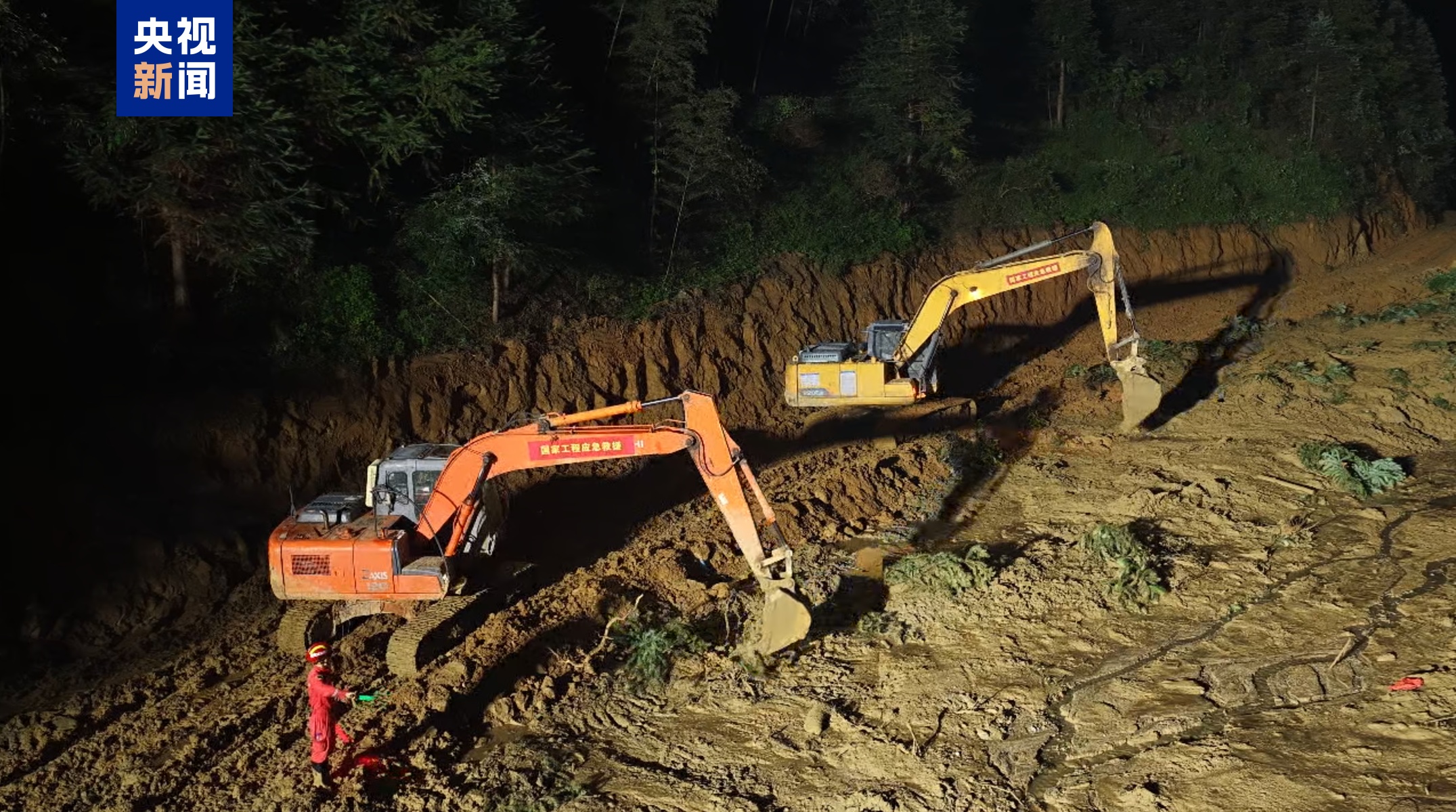 江西遂川县明坑村泥石流灾害现场道路已抢通 江西遂川县明坑村泥石流灾害现场道路已抢通