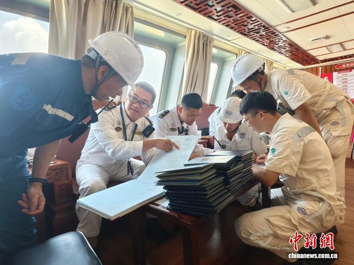 琼州海峡启动国庆假期前客滚船专项安检 琼州海峡启动国庆假期前客滚船专项安检