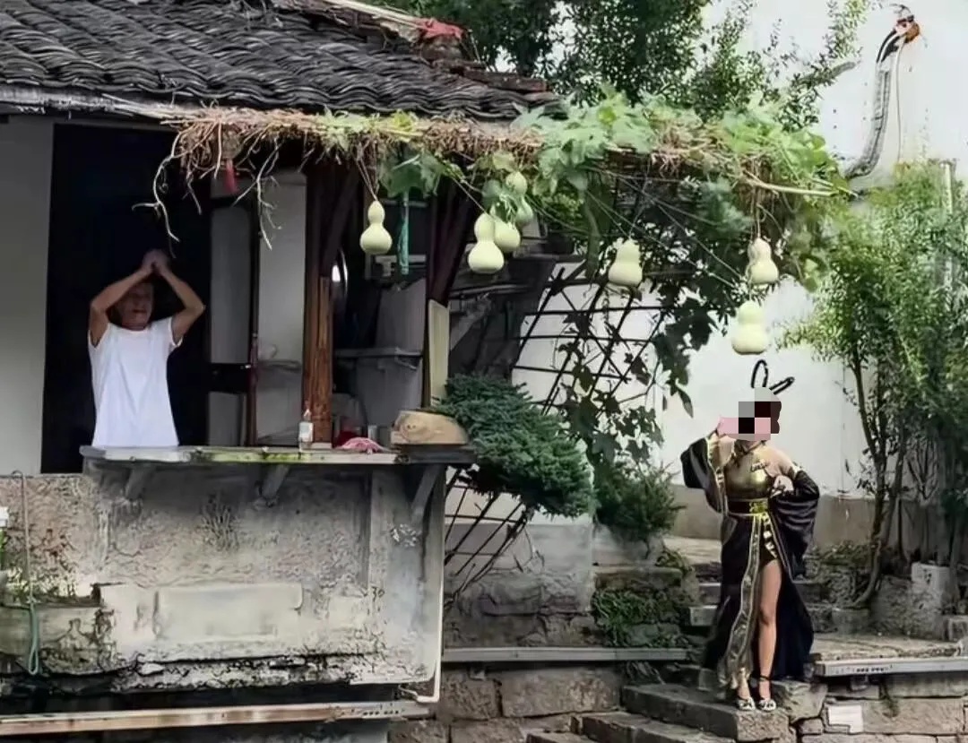 “葫芦娃爷爷”把7个葫芦全剪了!当地文旅发声,网友:不打扰就是美好 “葫芦娃爷爷”把7个葫芦全剪了!当地文旅发声,网友:不打扰就是美好