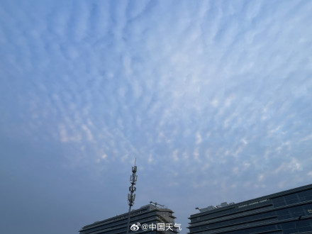 北京天空看起来波光粼粼 北京天空看起来波光粼粼