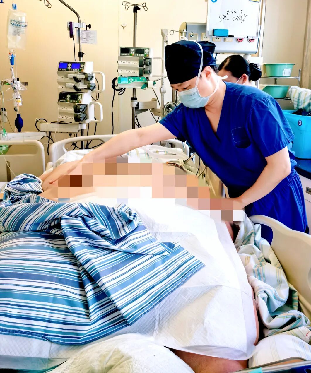 “再胖下去人就没了!”体重635斤男子进ICU,12位医护人员抬上病床 “再胖下去人就没了!”体重635斤男子进ICU,12位医护人员抬上病床