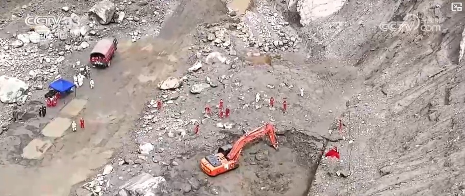 【西藏吉隆县泥石流灾害抢险救援】“只要群众需要,他们绝不退缩” 8名民警坚守山中救援→ 【西藏吉隆县泥石流灾害抢险救援】“只要群众需要,他们绝不退缩” 8名民警坚守山中救援→