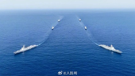 画面极度舒适!海军护航编队斩浪前行 画面极度舒适!海军护航编队斩浪前行