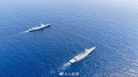 画面极度舒适!海军护航编队斩浪前行 画面极度舒适!海军护航编队斩浪前行