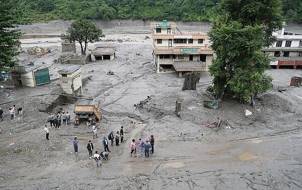 尼泊尔泥石流已致1357人遇难5326人失联,中国第四批紧急援助物资运抵加德满都 尼泊尔泥石流已致1357人遇难5326人失联,中国第四批紧急援助物资运抵加德满都