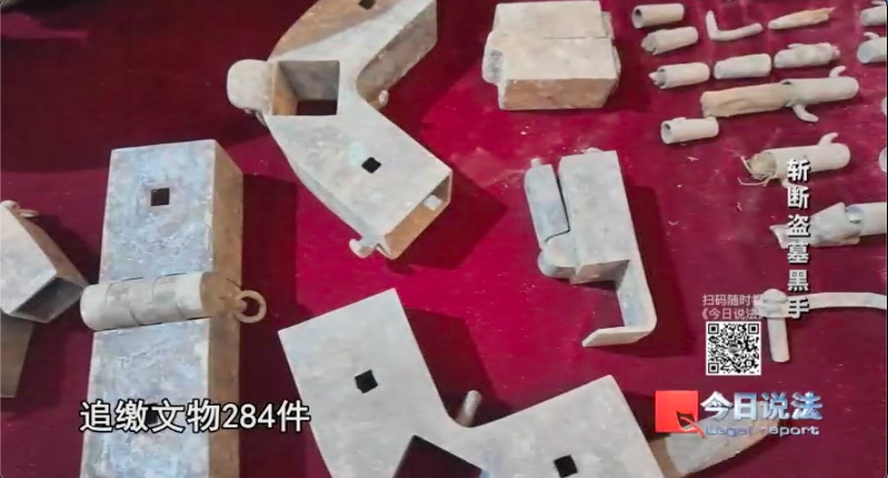 玉米地下清代古墓被盗,一条短信牵出系列案,追回284件千年文物 玉米地下清代古墓被盗,一条短信牵出系列案,追回284件千年文物