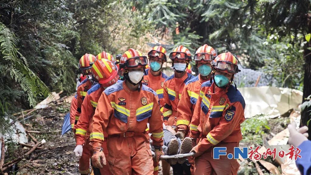 27小时生死营救!福州永泰坍塌房屋被困4人全部生还! 27小时生死营救!福州永泰坍塌房屋被困4人全部生还!