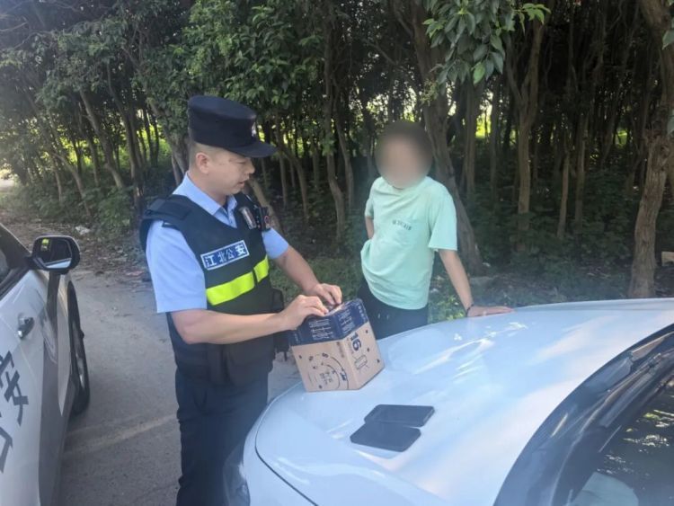 两地警方协同，合力拦下14万现金