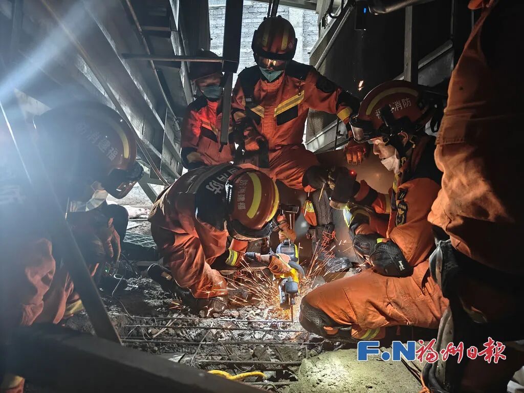 27小时生死营救!福州永泰坍塌房屋被困4人全部生还! 27小时生死营救!福州永泰坍塌房屋被困4人全部生还!