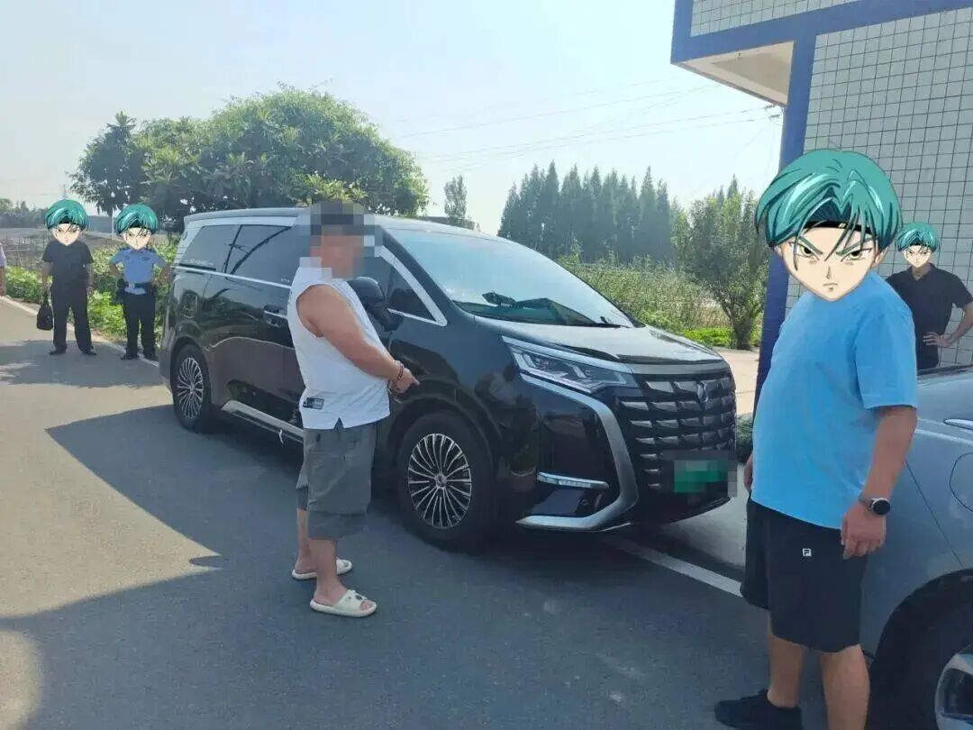 四川夹江一男子沉迷网恋被对方诱导裸聊，最终从受害人沦为诈骗帮凶，现已被刑拘