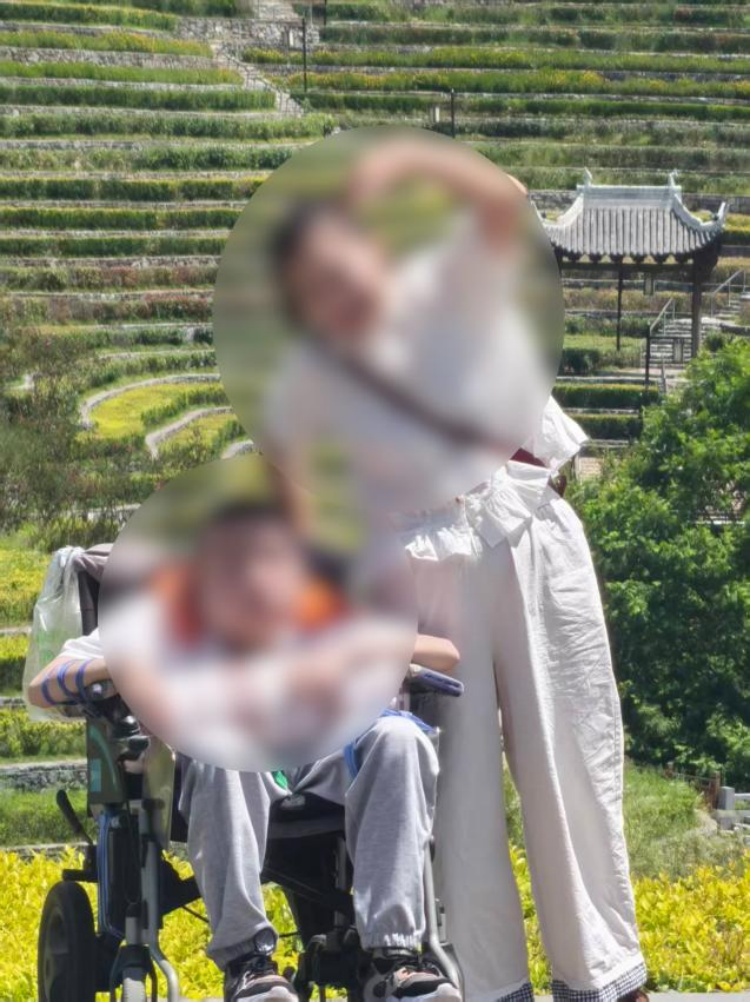 “爸爸,代我签个字” 那个在16岁决定捐献遗体和眼角膜的男孩,今年没能迎来19岁生日 “爸爸,代我签个字” 那个在16岁决定捐献遗体和眼角膜的男孩,今年没能迎来19岁生日