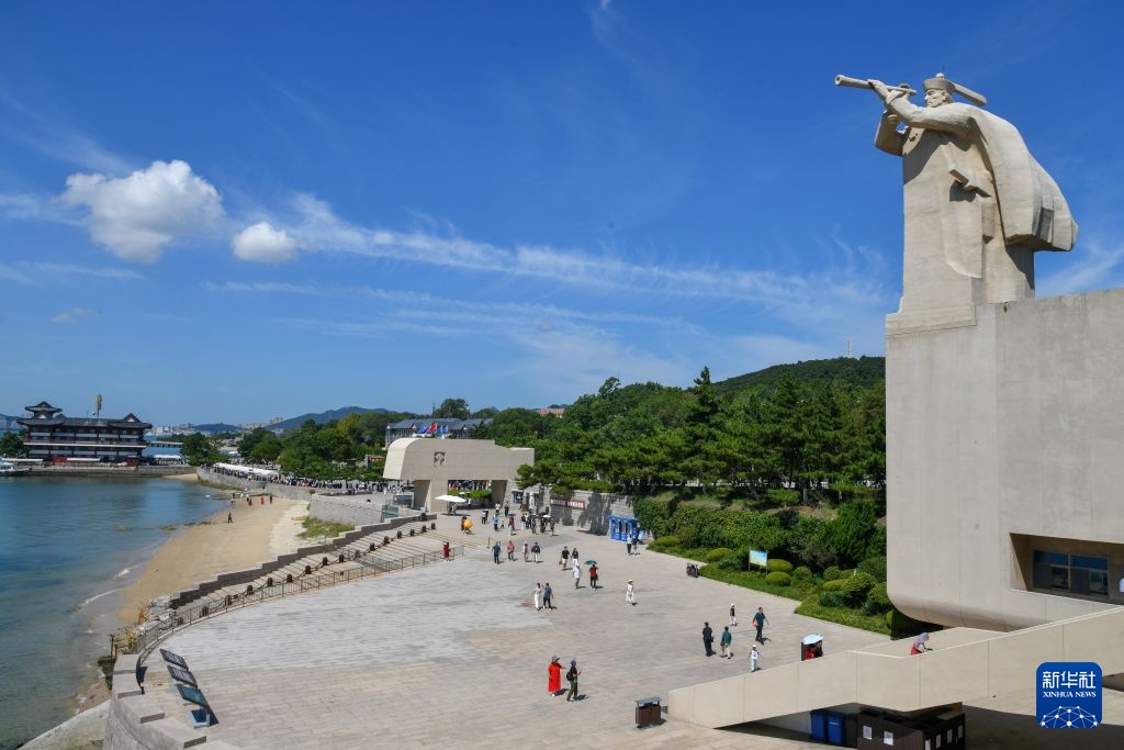 山东威海刘公岛引游人
