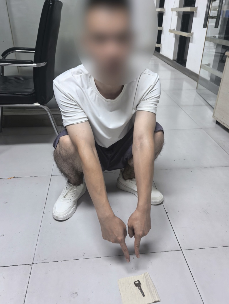 女子发现家中现金悄悄“缩水”10万余元,原来是前邻居5次入室盗窃 女子发现家中现金悄悄“缩水”10万余元,原来是前邻居5次入室盗窃