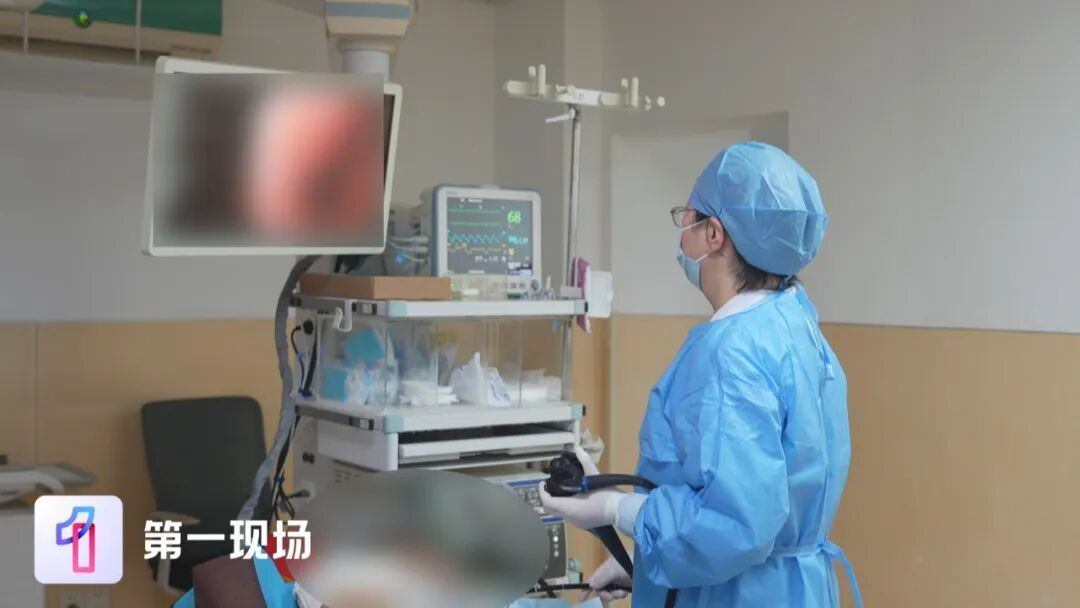 男子误吞鱼骨,自配“化骨水” ,饮用后鱼骨反而刺穿食管壁…… 男子误吞鱼骨,自配“化骨水” ,饮用后鱼骨反而刺穿食管壁……
