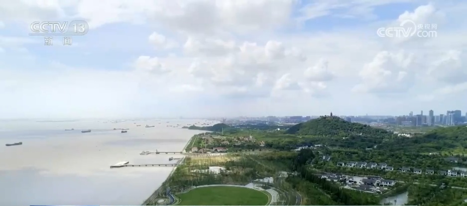 我国累计发布8批共121个新职业 数字、绿色职业扩容拓展就业市场新空间 我国累计发布8批共121个新职业 数字、绿色职业扩容拓展就业市场新空间