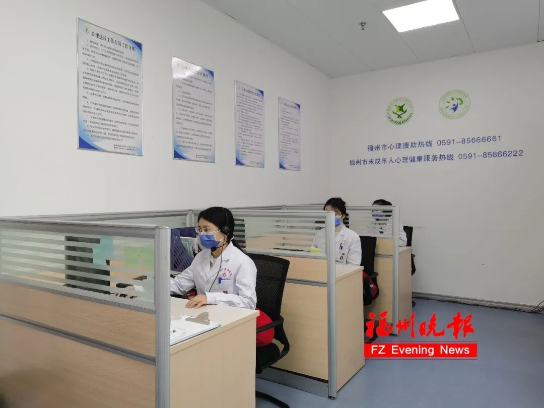 “我撑不下去了。”凌晨2点,20岁男生站在宿舍阳台,被一通电话拉了回来 “我撑不下去了。”凌晨2点,20岁男生站在宿舍阳台,被一通电话拉了回来