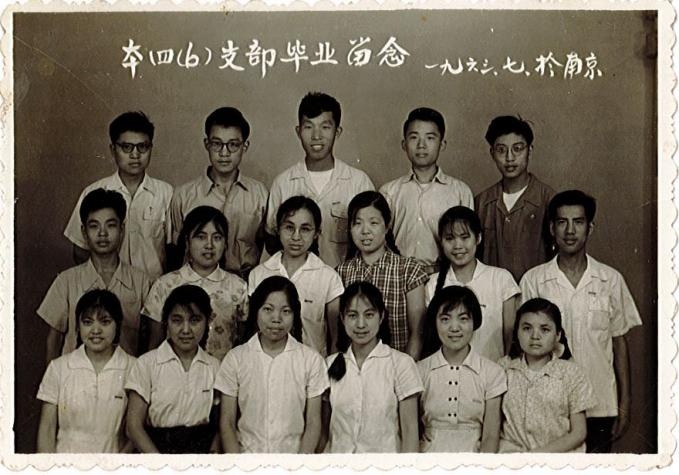 “奶奶,我考上了你的大学!” “奶奶,我考上了你的大学!”