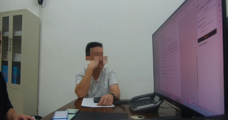 南宁一高速公路上,一小车竟在车流中倒车!涉事司机被罚款200元、记12分 南宁一高速公路上,一小车竟在车流中倒车!涉事司机被罚款200元、记12分