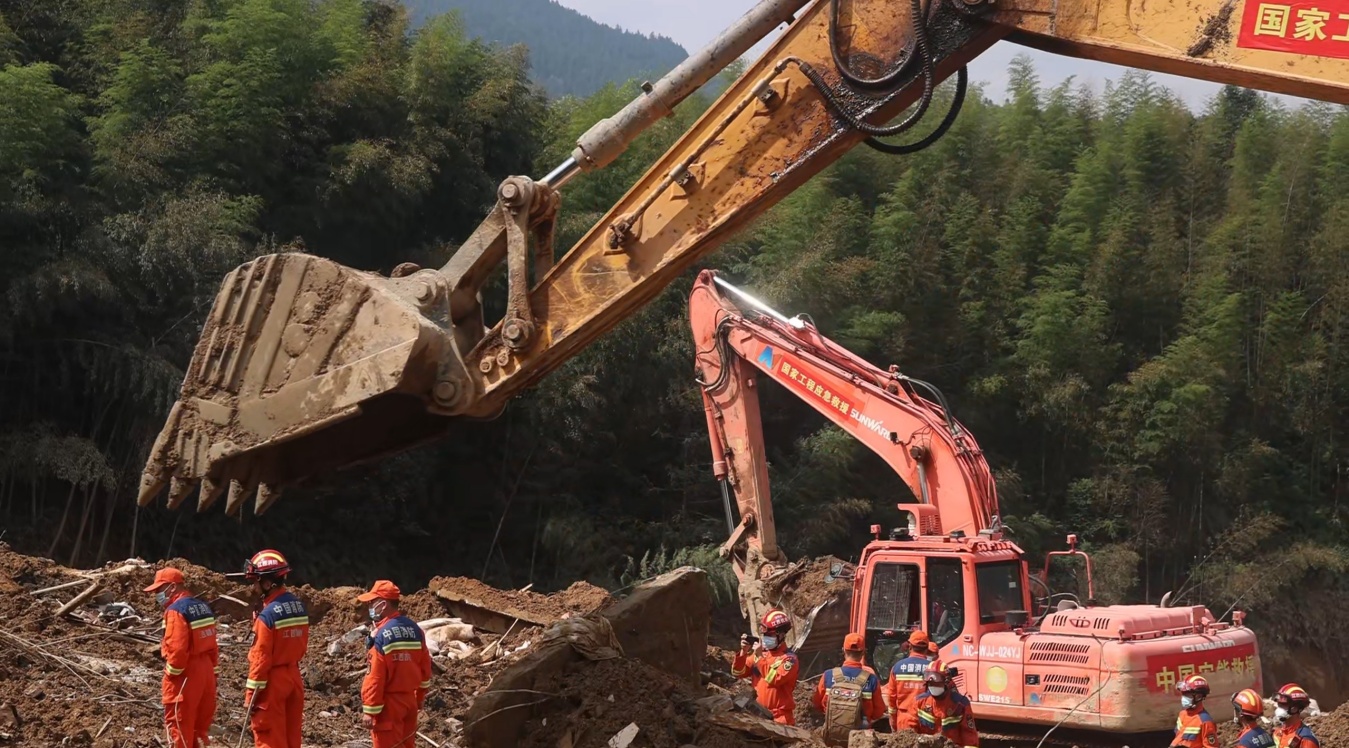江西遂川泥石流灾害救援持续 各支救援力量开展攻坚救援 江西遂川泥石流灾害救援持续 各支救援力量开展攻坚救援