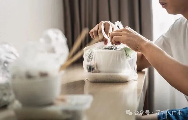 别这样吃外卖了!微塑料飙升125倍!网友看后:“天塌了” …… 别这样吃外卖了!微塑料飙升125倍!网友看后:“天塌了” ……