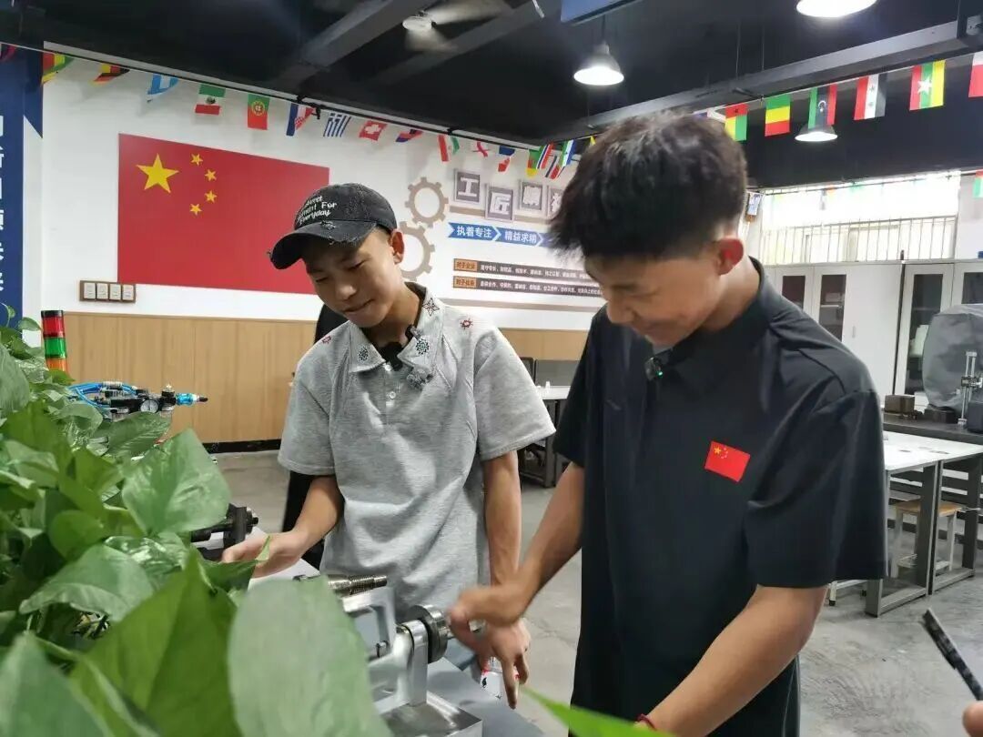 感动全网的“西瓜少年”,来浙江上学了! 感动全网的“西瓜少年”,来浙江上学了!