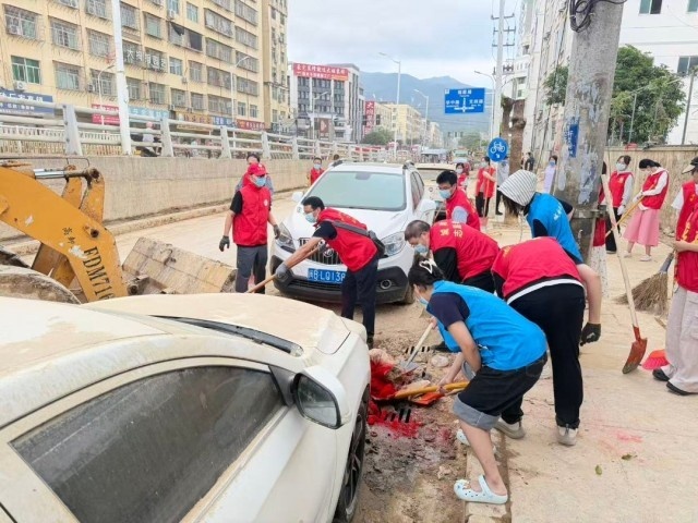 大水过后,福建街头巷尾最响亮的,是这个字 大水过后,福建街头巷尾最响亮的,是这个字