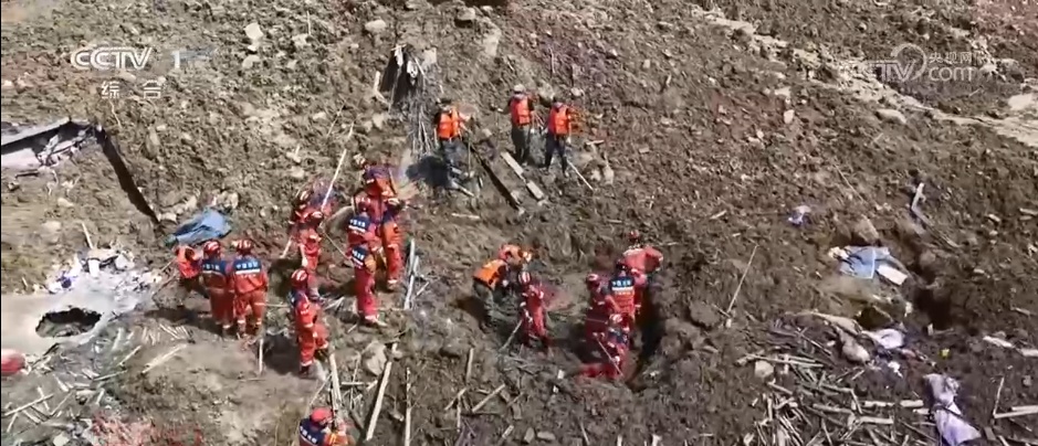 强降雨引发江西遂川多地出现地质灾害 多支力量多路出击保通保畅保安全 强降雨引发江西遂川多地出现地质灾害 多支力量多路出击保通保畅保安全