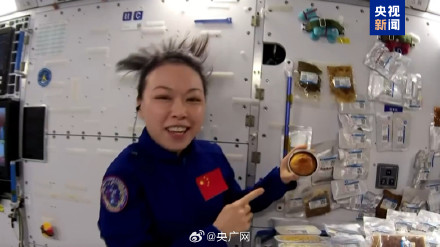 航天员在太空烤上了小蛋糕 航天员在太空烤上了小蛋糕