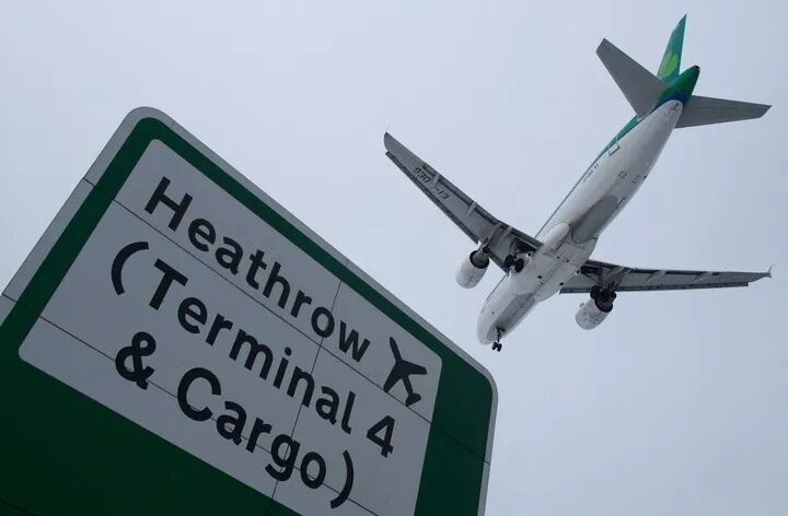 英国机场上千航班取消 英国机场上千航班取消